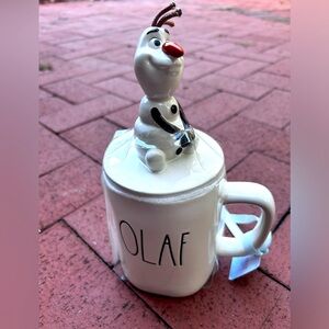 RAE DUNN Disney Frozen OLAF With Topper Mug.